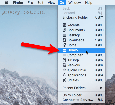 Приступите директоријуму Библиотека помоћу менија Го у програму Финдер на Мацу