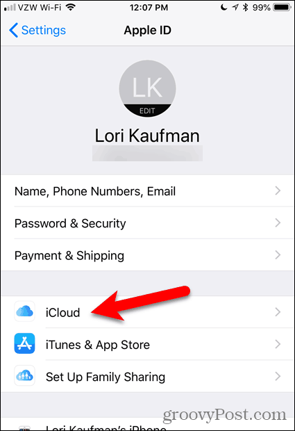 Napauta iCloud iOS: n Asetukset-sovelluksessa