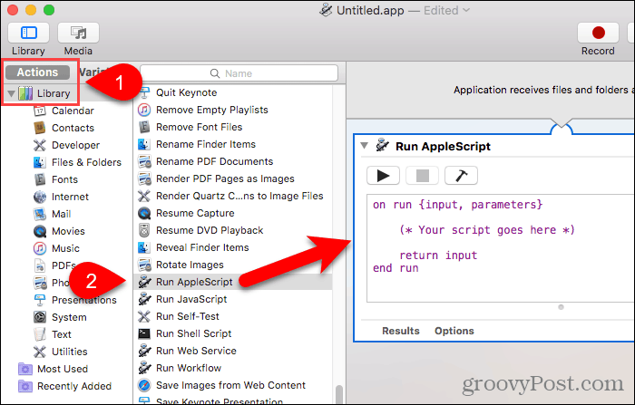 Automator에서 AppleScript 실행을 워크 플로우 패널로 드래그하십시오.