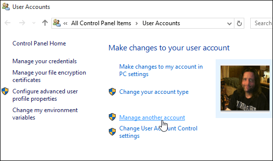 2 จัดการบัญชีอื่น Windows 10